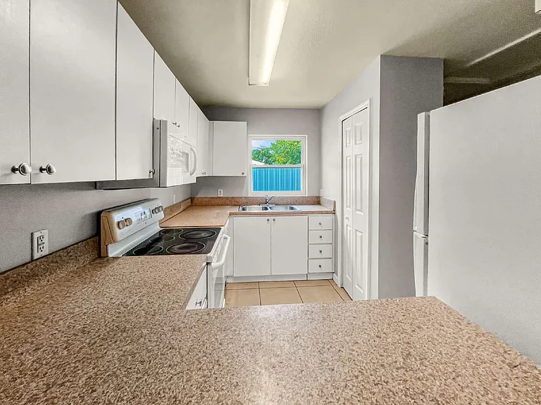1321 SE 8th Ave #2 — Photo 2
