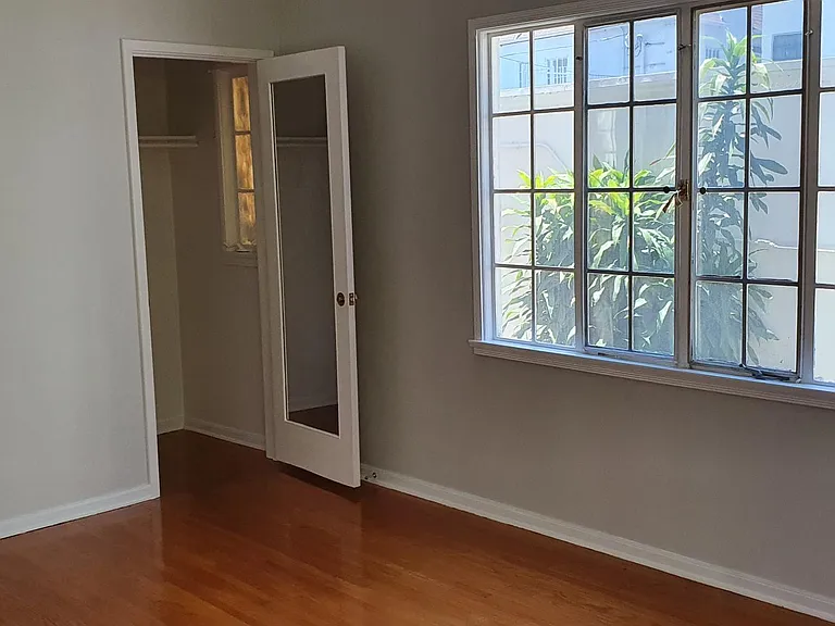 917 S Hobart Blvd — Photo 10