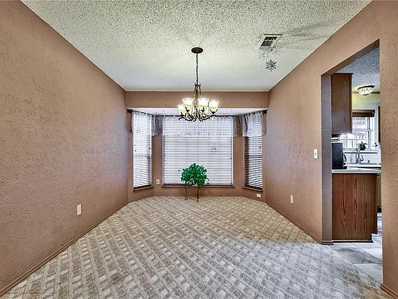 5th image of 2129 Country Dell Dr
