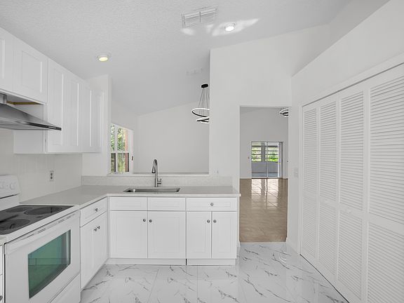 2nd image of 1005 Delnova Ln