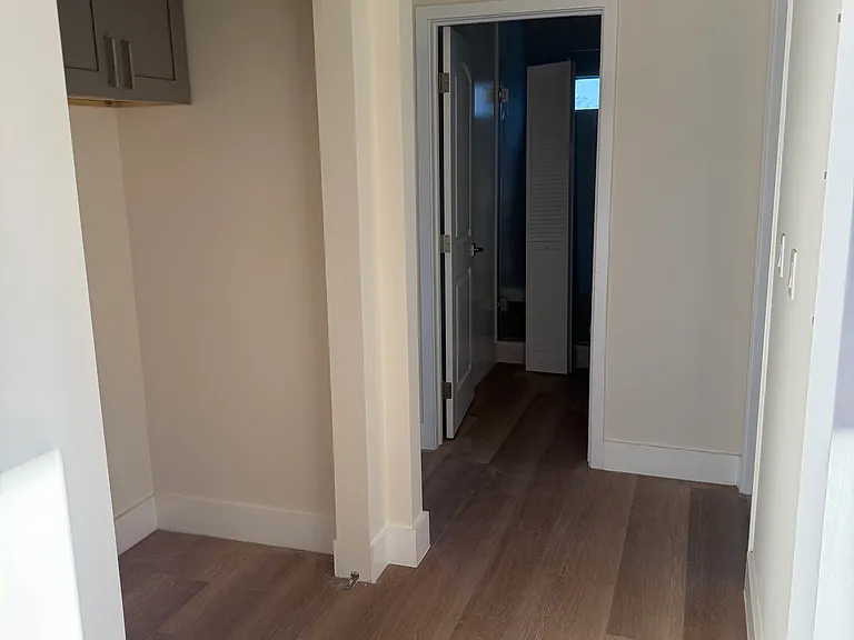 825 Bilton Way #B — Photo 32