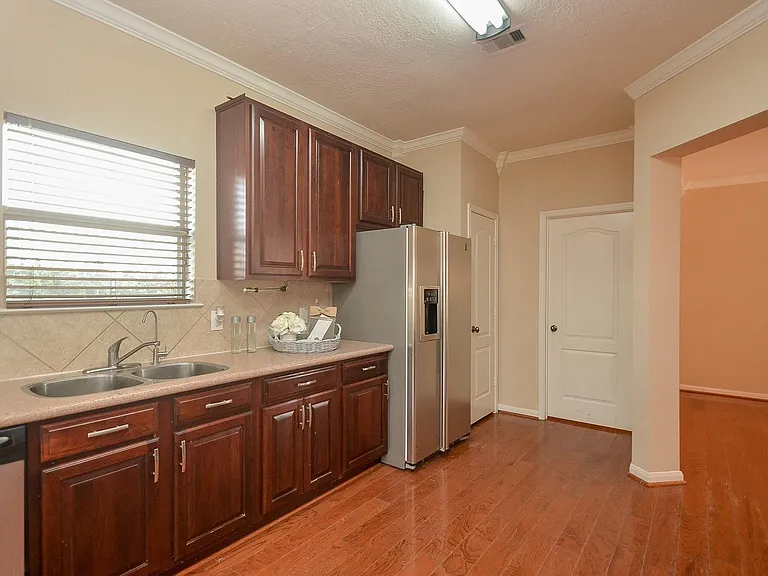 2410 Crossmill Ln — Photo 20