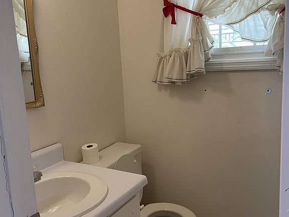 4th image of 1233 Woodvale Dr