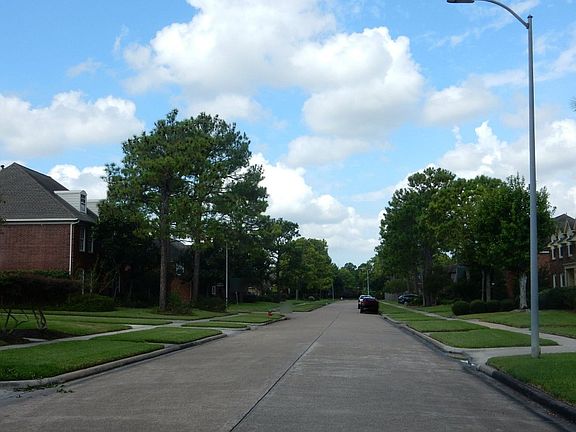 5th image of 15919 Lake Lodge Dr