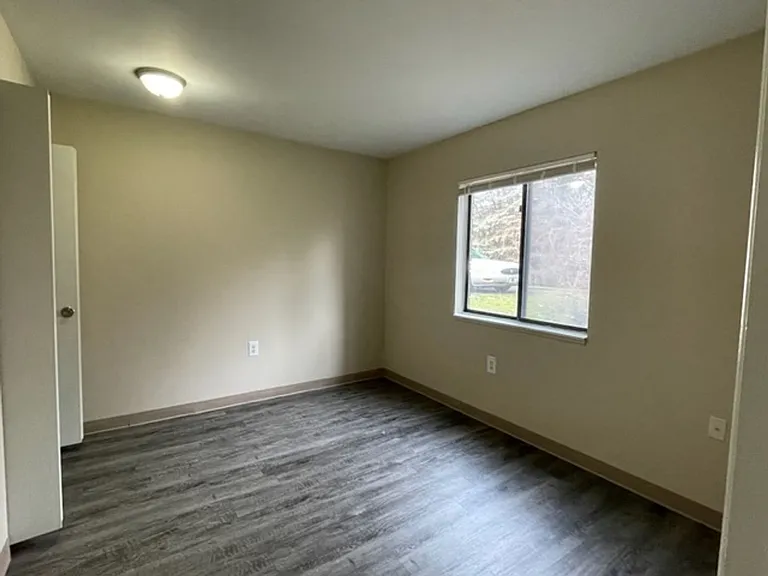 Oak Valley Apartments — Photo 40