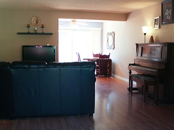 3rd image of 307 N Acacia Ave Unit C