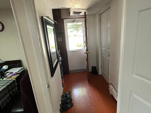2nd image of 452 Commercial Ave Floor 1
