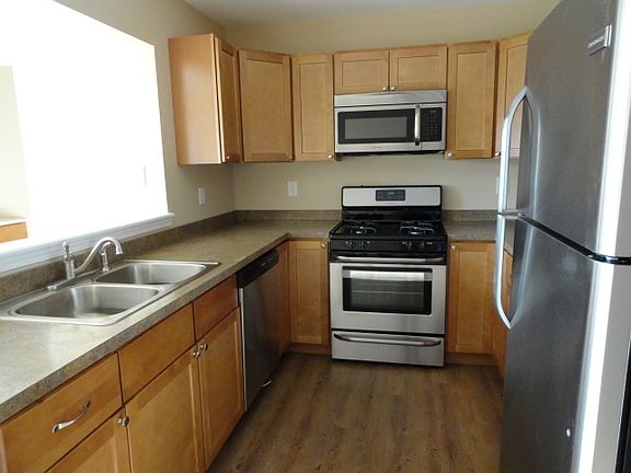 4th image of 1376 Moluf St