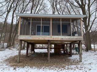 4692 155th St, Clinton, IA 52732