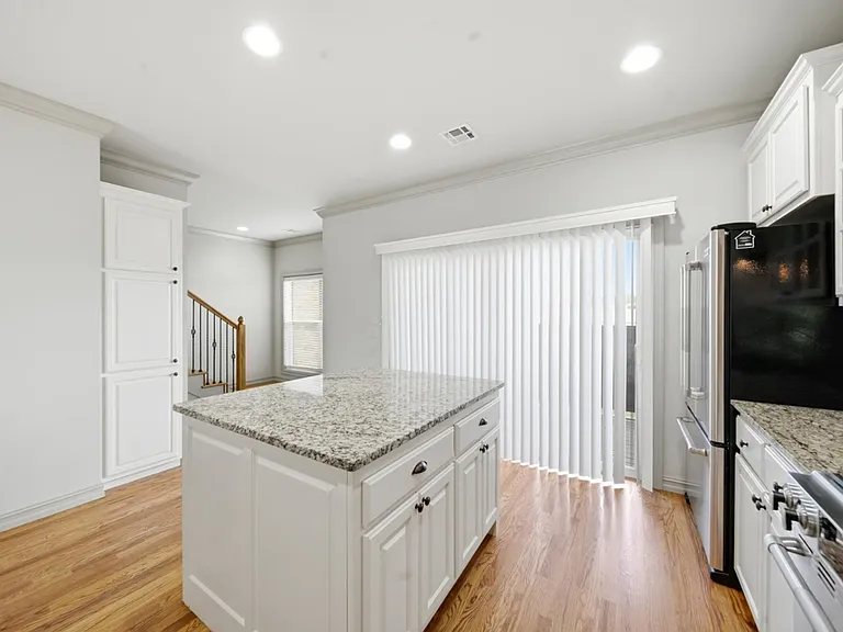 1333 E 41st Pl — Photo 14