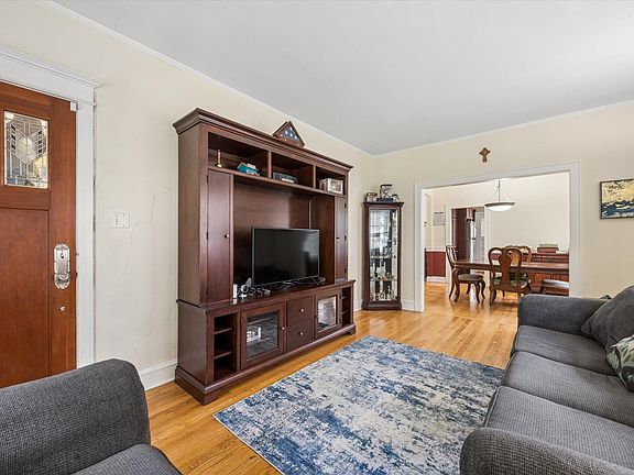 4th image of 721 N Brainard Ave