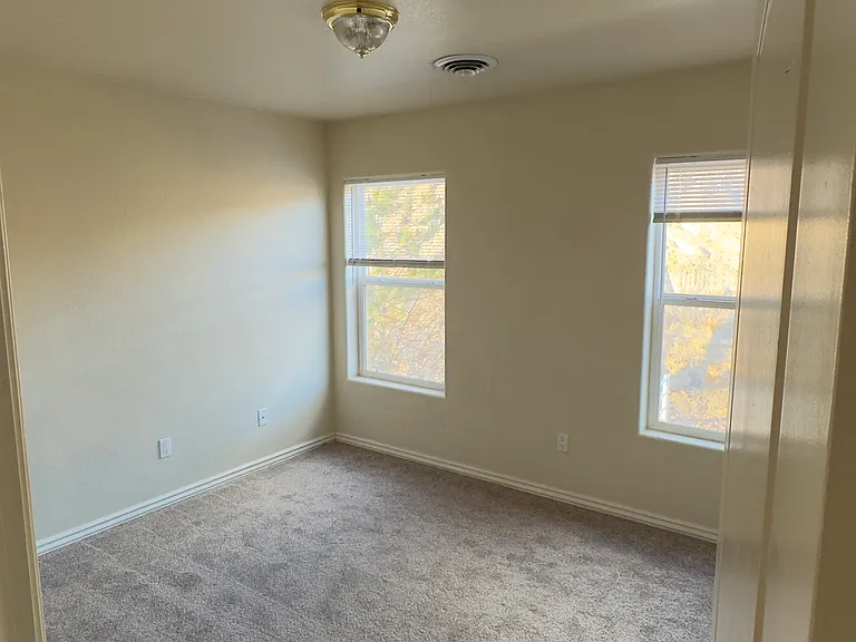 1944 Hollyhock Cir #1944 — Photo 9