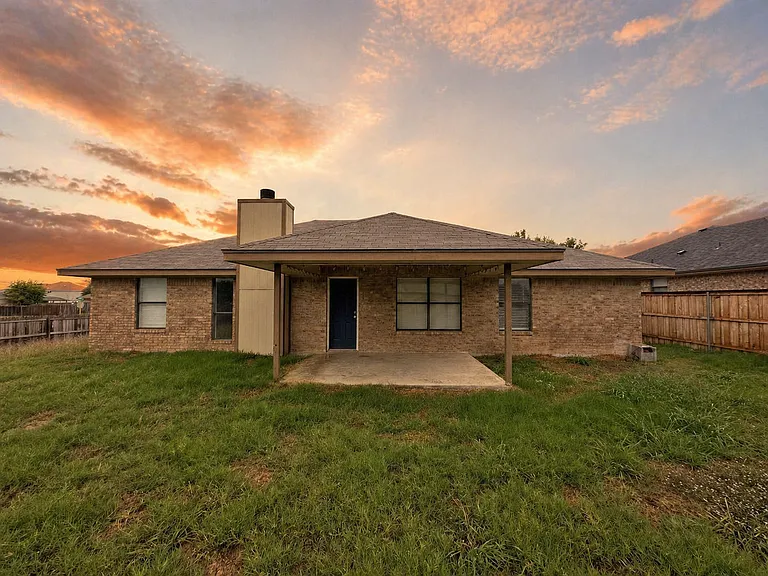 5010 James Loop — Photo 17