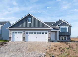 938 Prestwick Dr, Belle Plaine, MN 56011