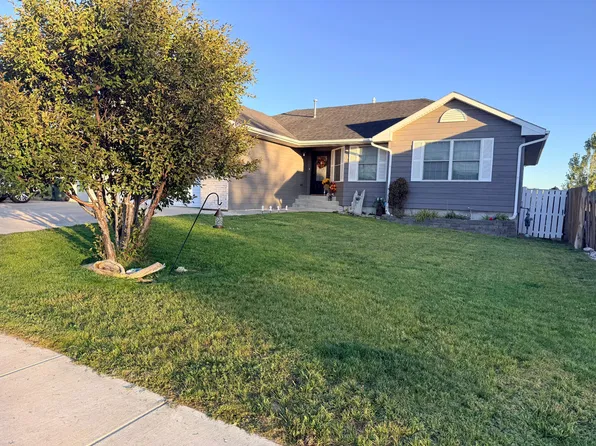 656 Lakeland Hills Dr, Gillette, WY 82716
