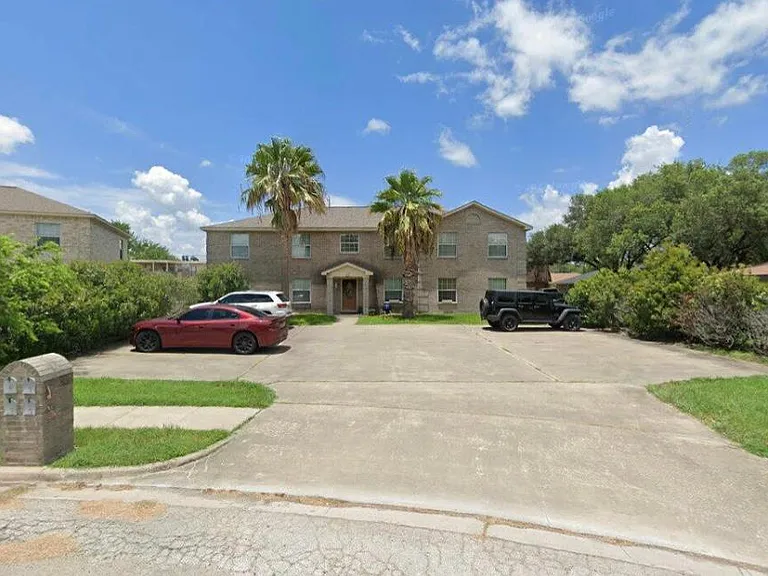 139 Sherwood Dr #D — Photo 1