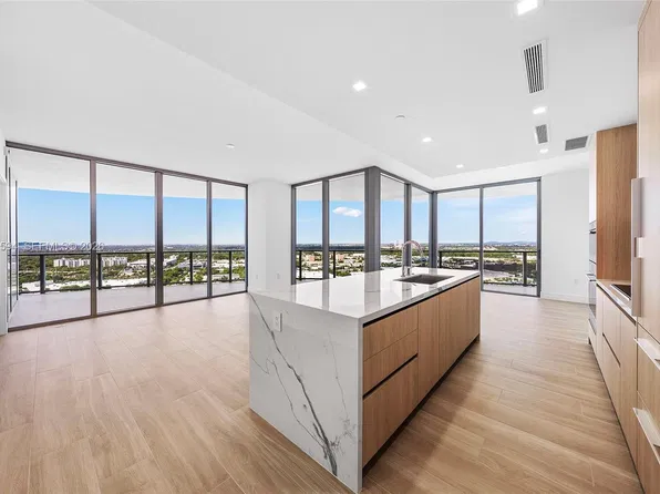 2411 Laguna Cir #2506, North Miami, FL 33181