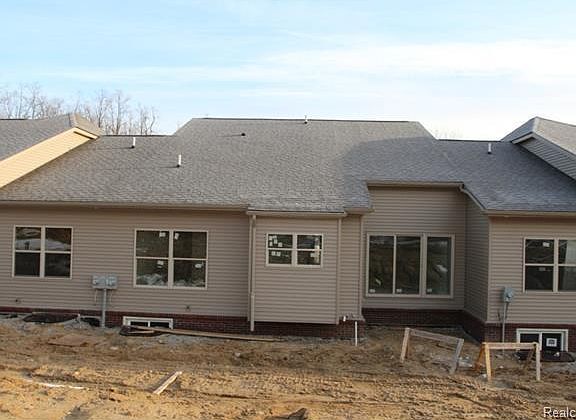 2nd image of 9565 Kingsway Cir