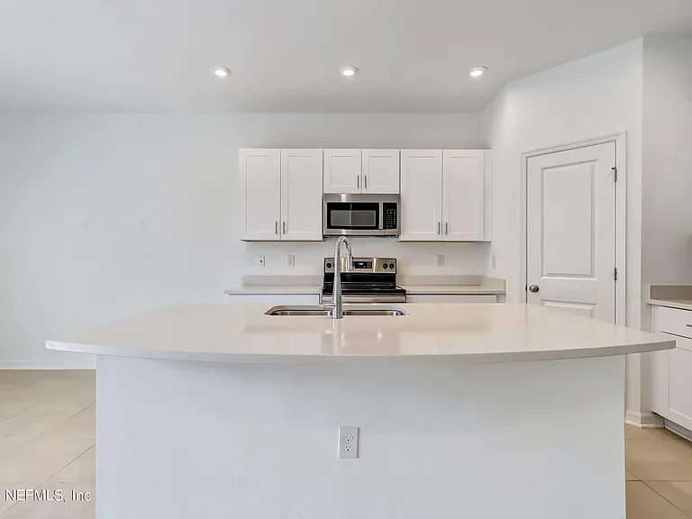 280 Anthony Dr — Photo 8