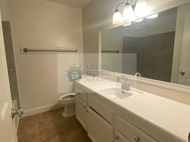 4281 N Chestnut Ave #102 — Photo 11