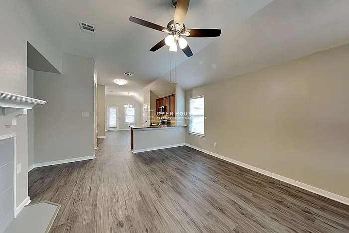 4 bed, 2.5 bath, 2193 sqft, $2,500 — Photo 4