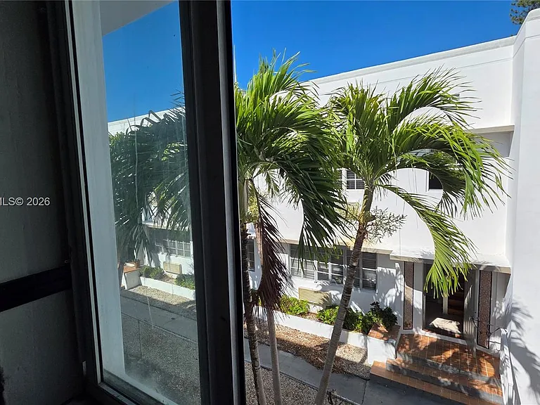 7629 Dickens Ave #7 — Photo 27