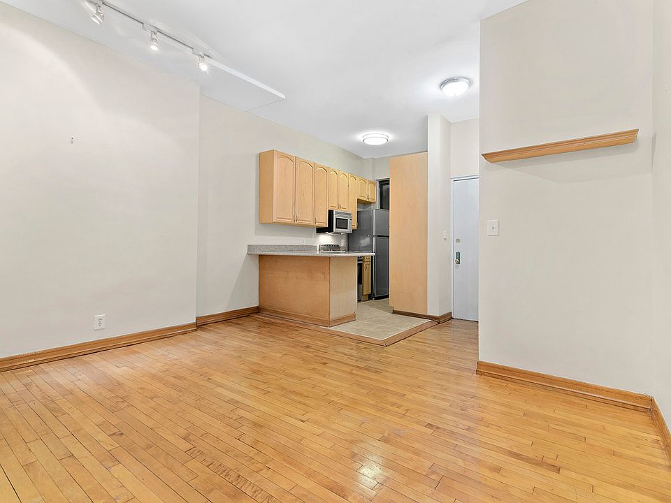 1st image of 350 W 56th St #2