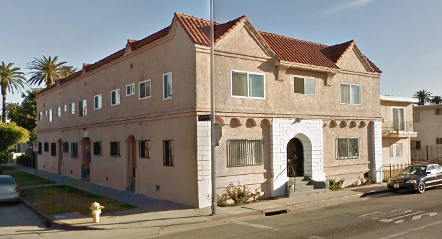 west/red — Photo 1