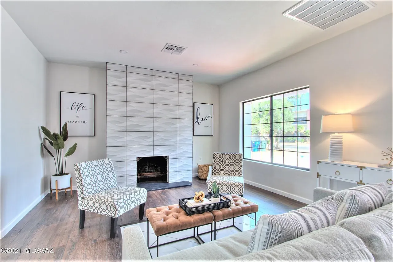 4 bed, 2016 sqft, $3,150 — Photo 2