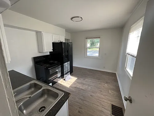 2708 W Franklin St Photo 1