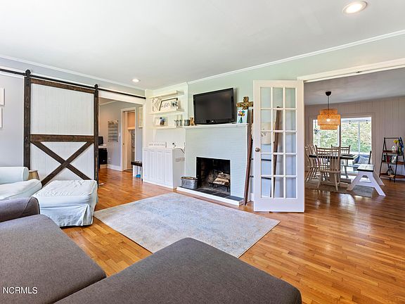 4th image of 417 Robert E Lee Drive