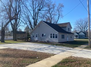 108 W Wood St, Colfax, IL 61728