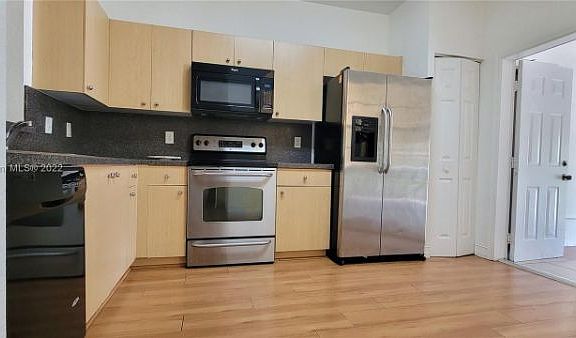 5th image of 4028 Peppertree Dr