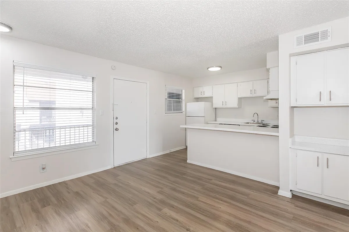 Building Photo - 6010 N Lamar Blvd #205