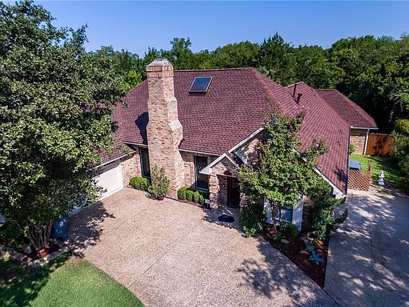 3rd image of 10015 Woodlake Dr