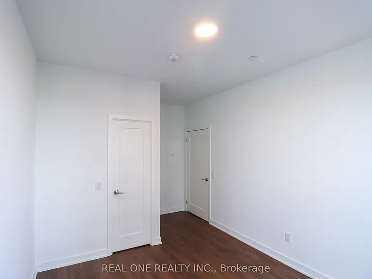 5105 Hurontario St #617 — Photo 17