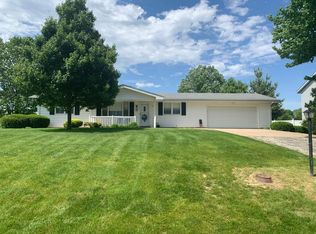 610 Surrey Ln, Stronghurst, IL 61480
