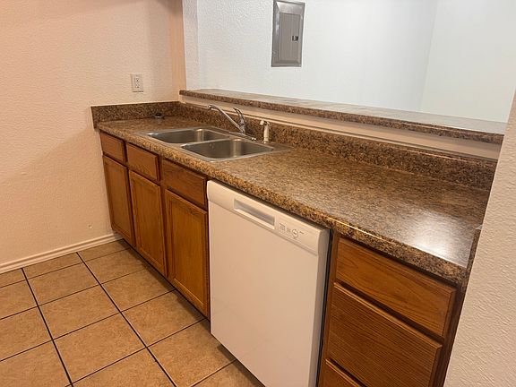 4th image of 2108 N Edwards Ave #9