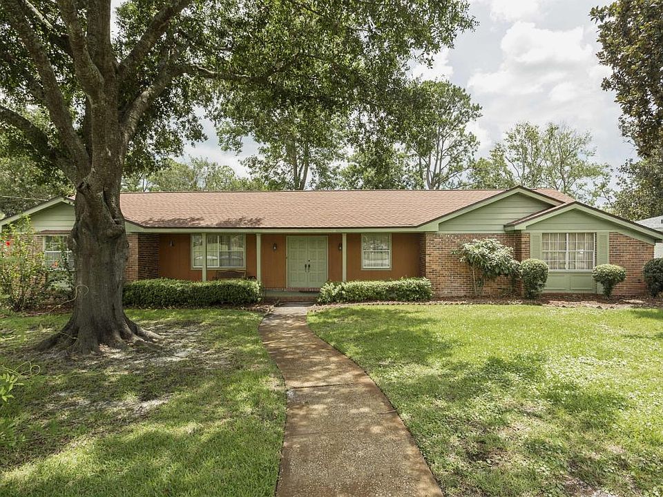 1st image of 8493 Royal Lakes Dr