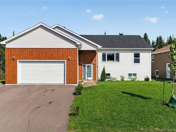 27 Sycamore Dr, Moncton, NB E1E 0K1