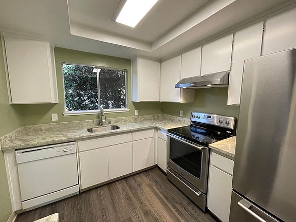 3rd image of 1322 Oxbow Ct
