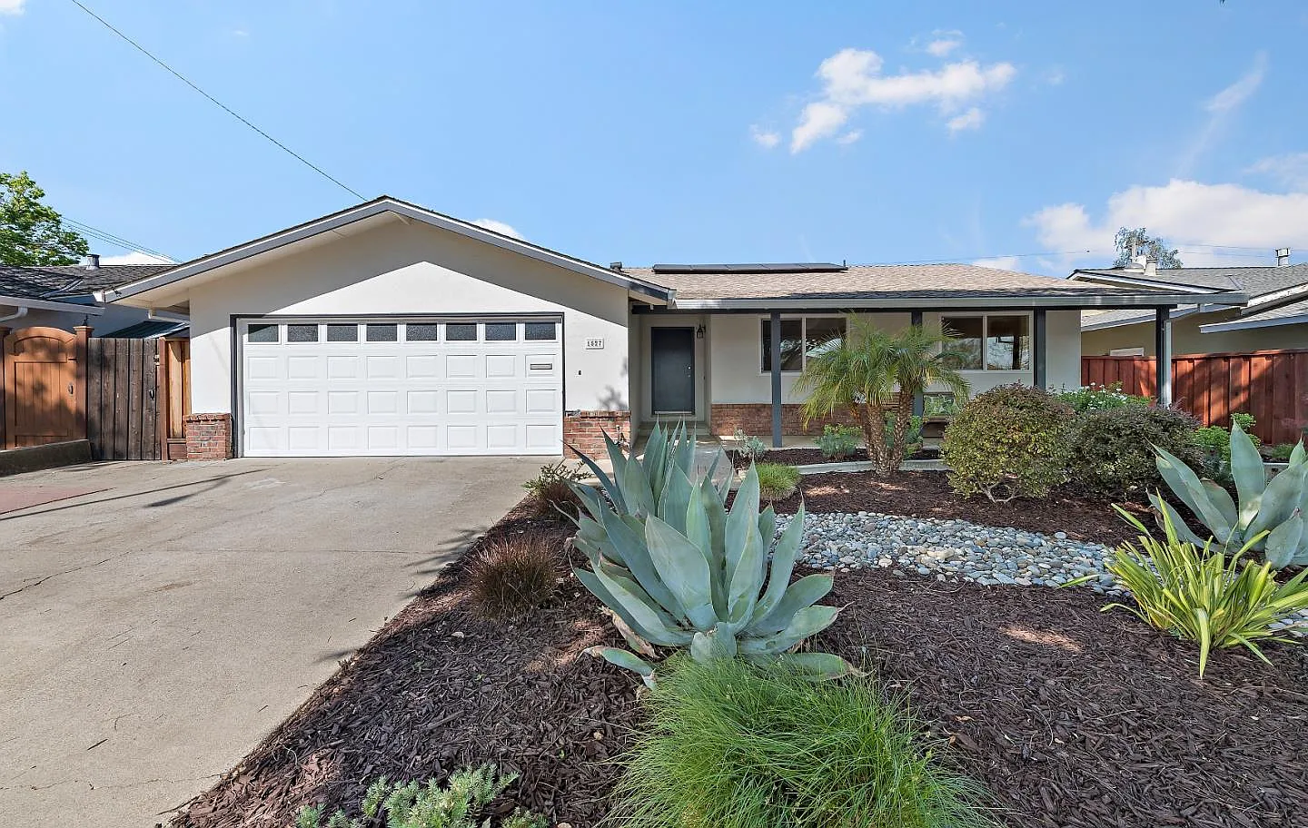 1527 Fields Dr photo 1