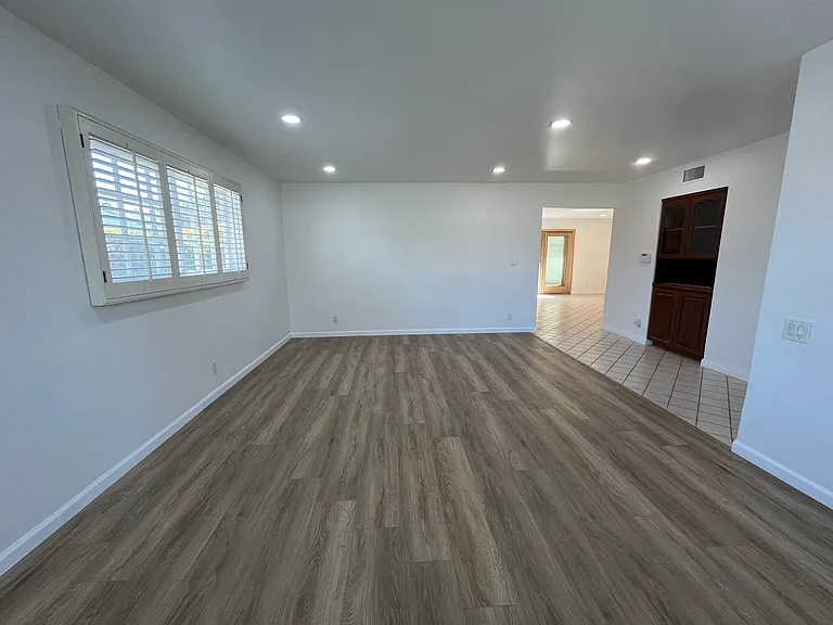 6619 Neddy Ave — Photo 2
