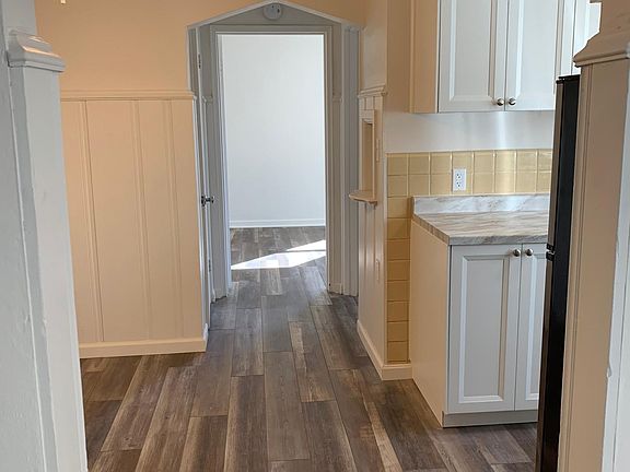View going into dining area on left and kitchen on right