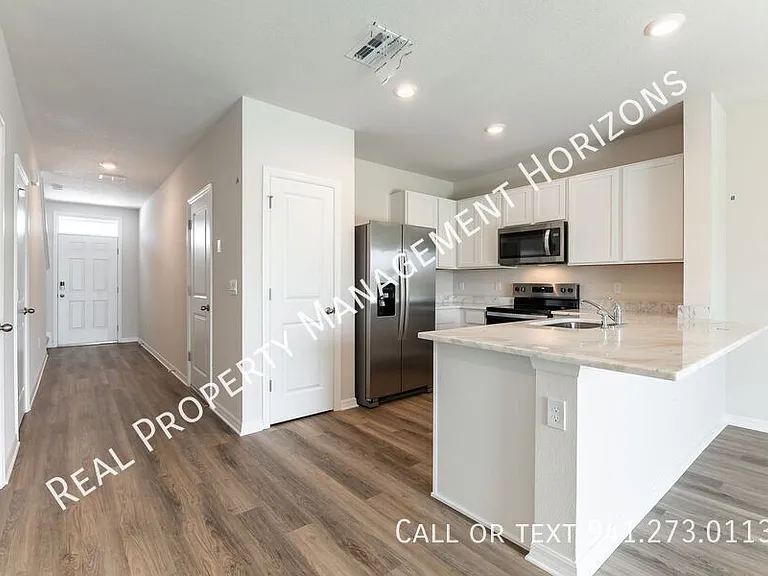 17769 Crescent Moon Loop — Photo 2