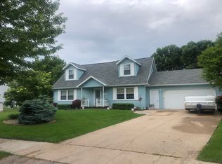 1613 Thornton Dr, Oshkosh, WI 54904