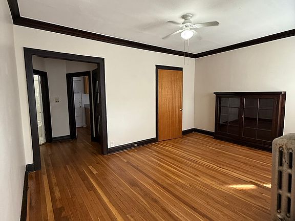 3rd image of 7735 N Sheridan Rd APT 2