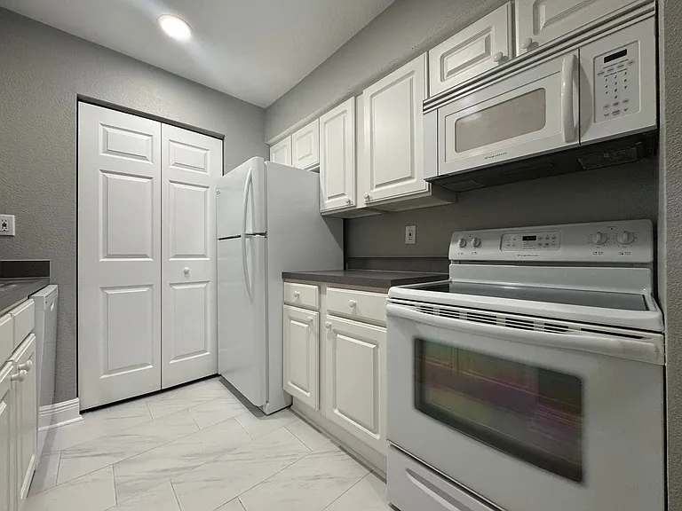 3740 Idlebrook Cir #206 — Photo 8