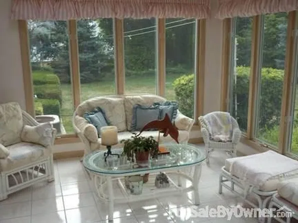 38 Richard Ln, West Long Branch, NJ 07764