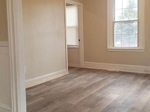 5th image of 1800 W 50th St